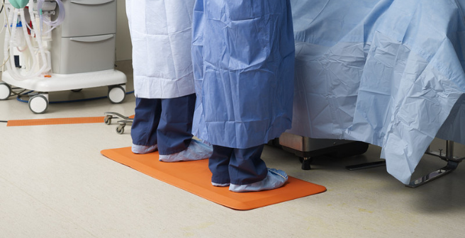 SANDEL ErgoPlus Anti-Fatigue Mat Orange Hospital _ Surgical Application - People Standing on Mat
